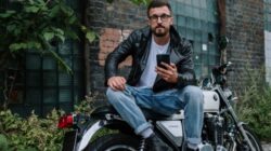 Cara Merawat Jaket Kulit Pria Motor agar Awet dan Selalu Keren