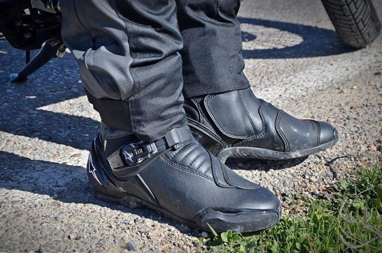sepatu motor touring
